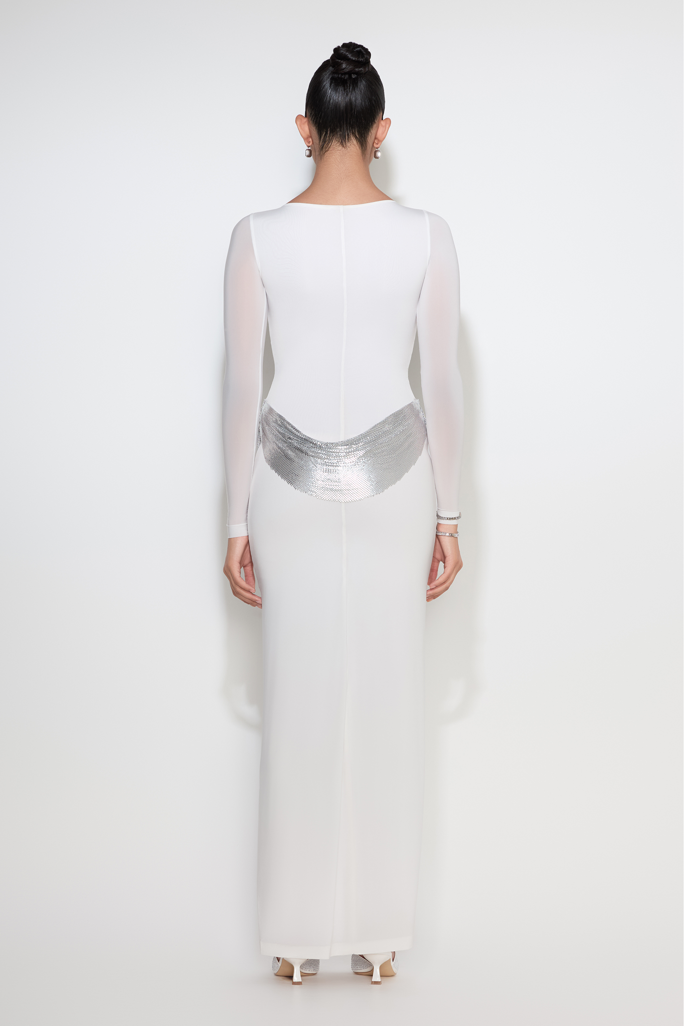 Anna full-sleeve sculpted gown