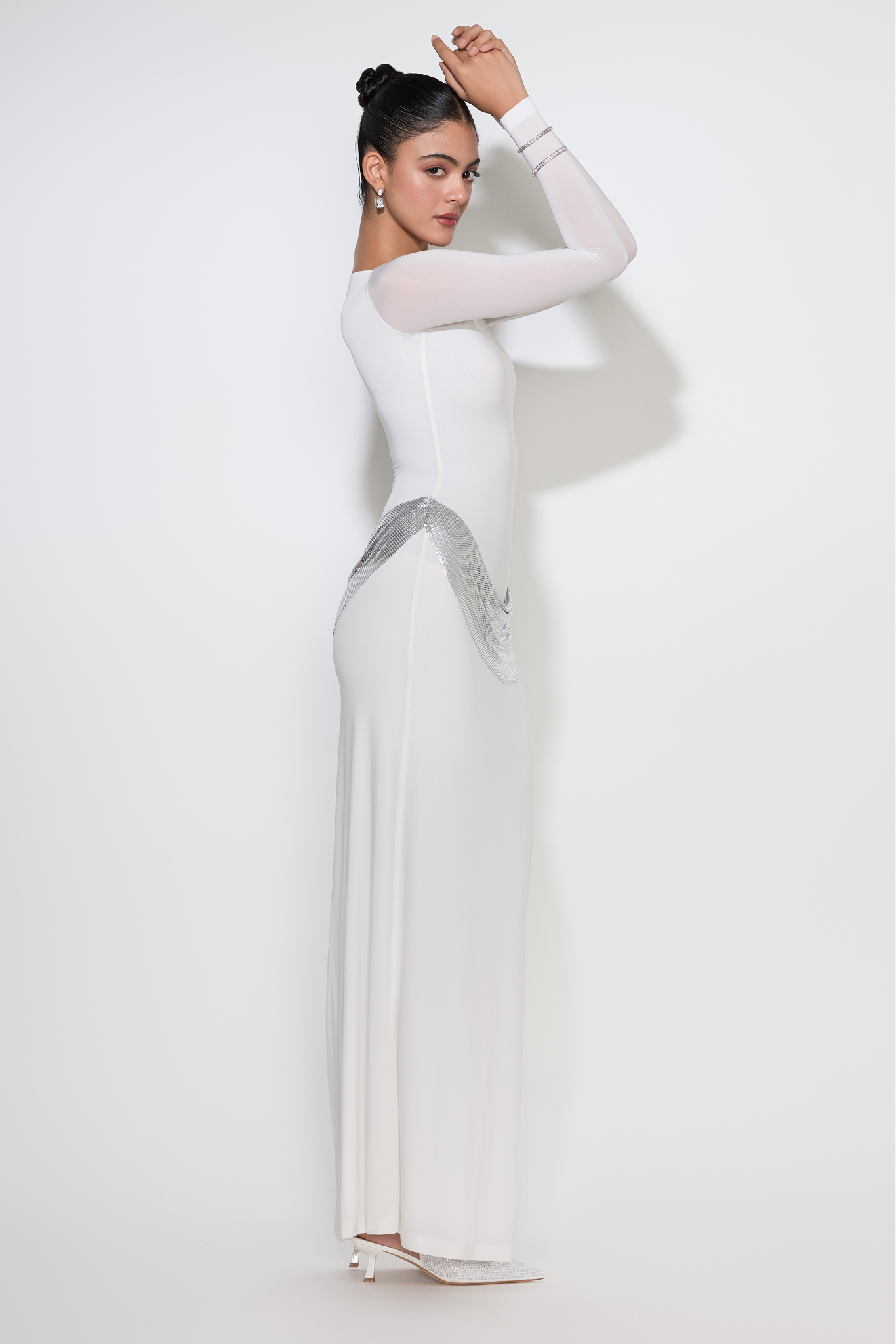 Anna full-sleeve sculpted gown